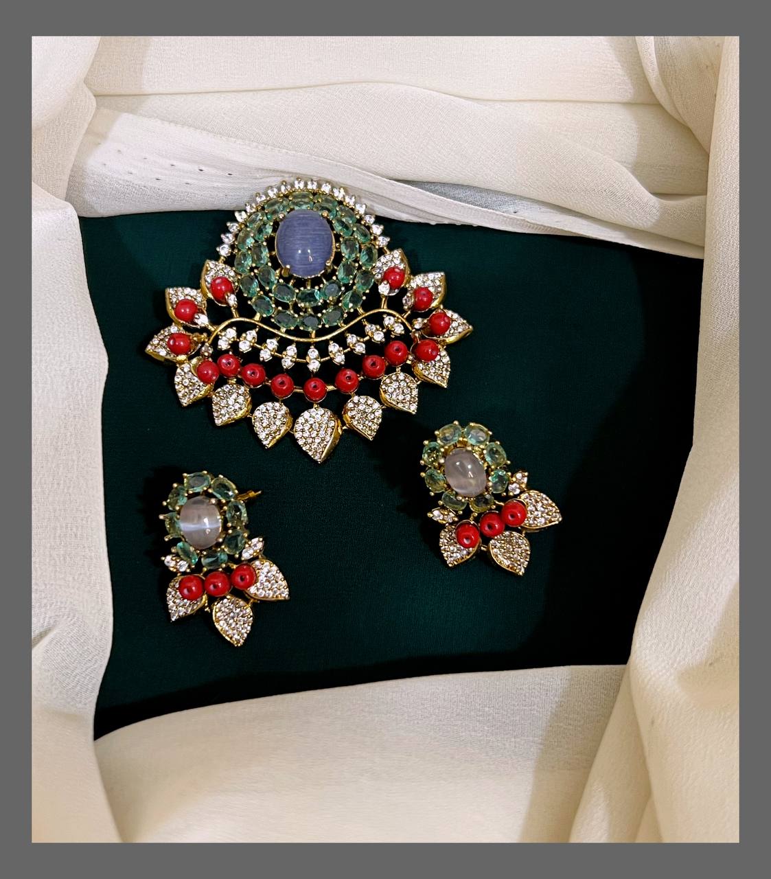 Beautiful stone Victorian Pendent - VP00143
