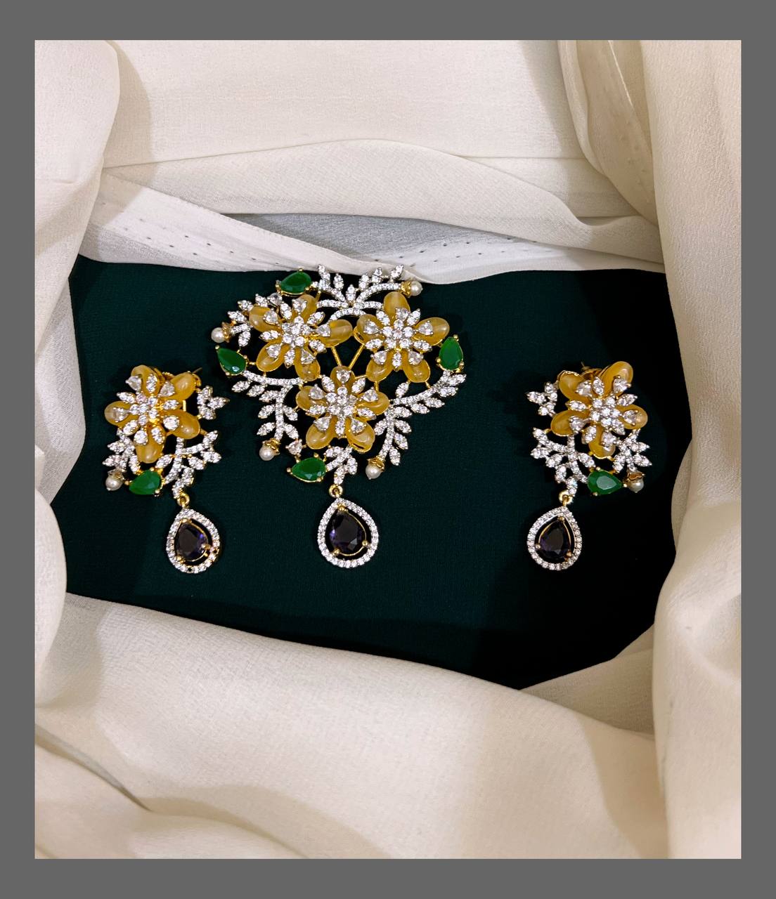 Flower Stone pendent in Victorian - VP002