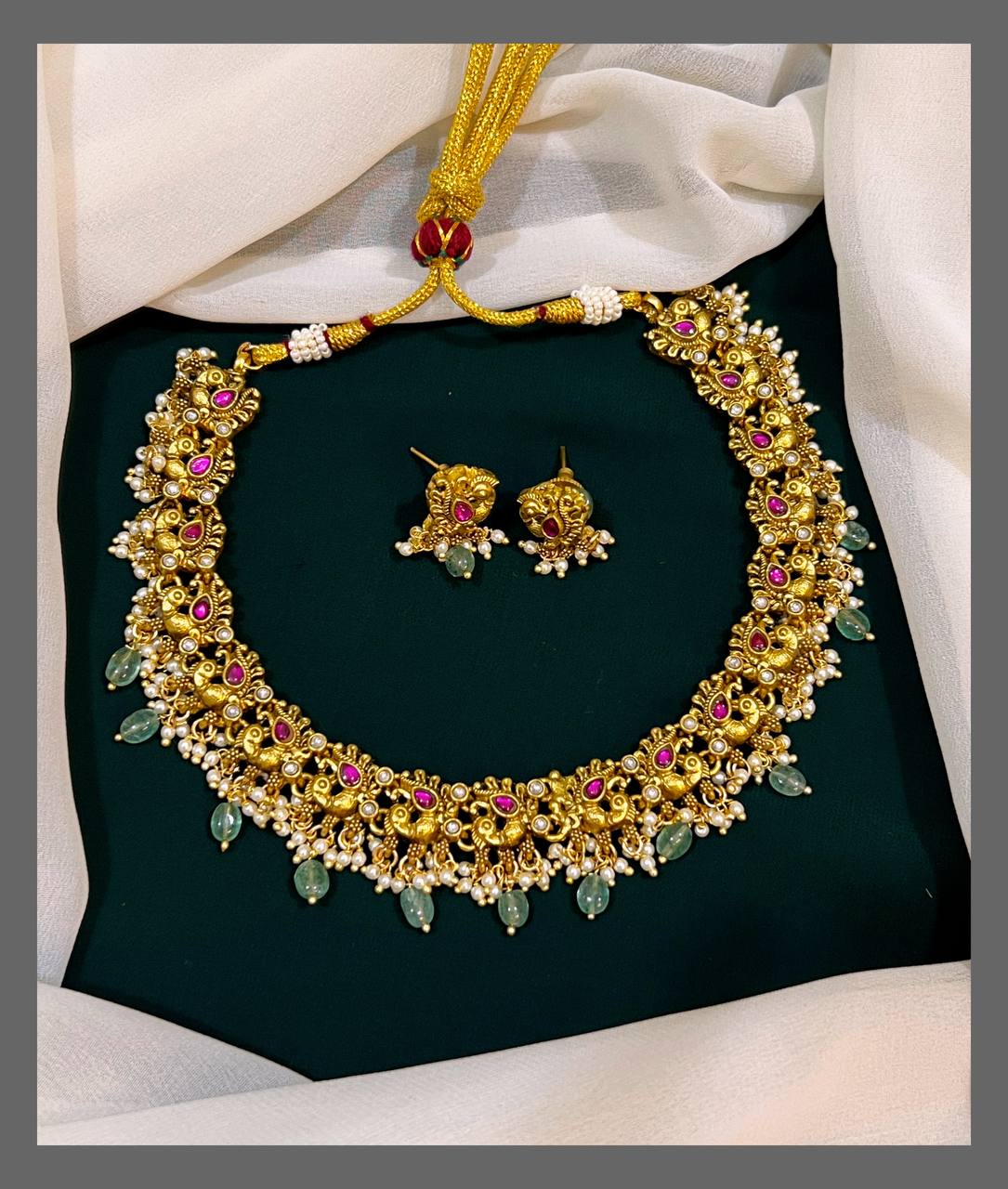 Beautiful Peacock Necklace in Kundan - KN00337