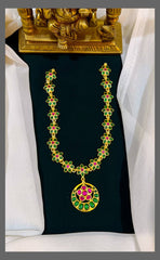 Emerald Necklace with Beautiful Pendent in Kundan - KN00365
