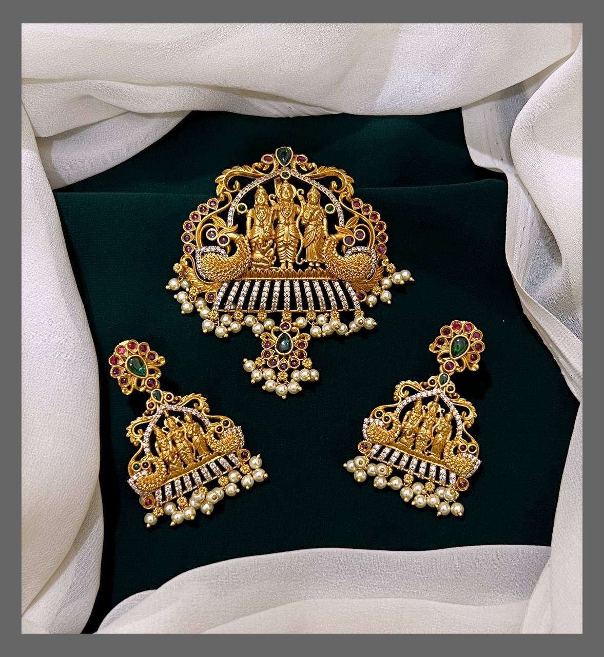 Ram Parivar Pendent in Nakshi - NP0028