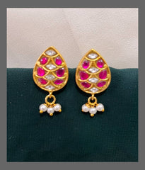 Leaf Pattern in stone  Earring in Kundan - KE00352