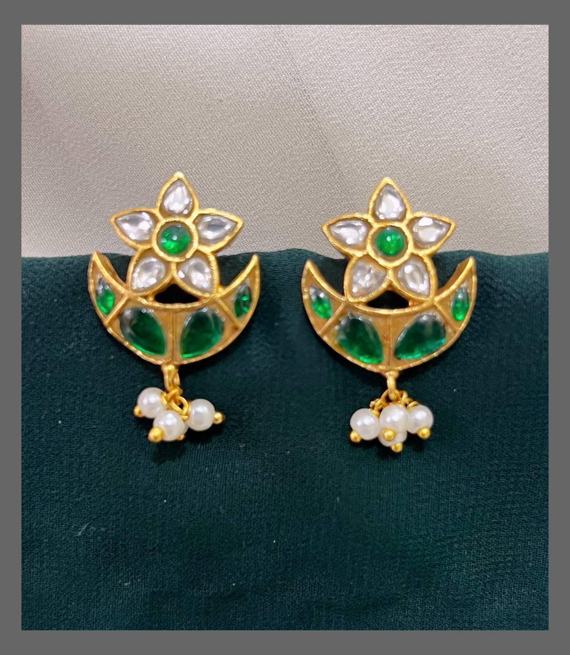 Moon and Star Earring In Kundan - KE00410