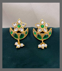 Moon and Star Earring In Kundan - KE00410