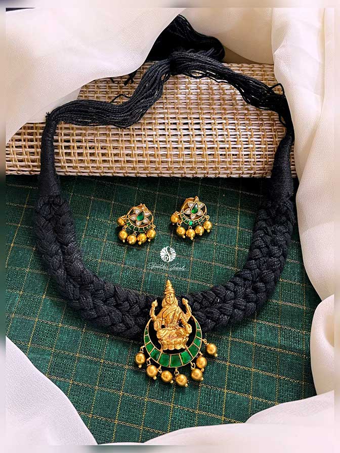 Black Threads Laxmin Pendant with Earring - BB0009