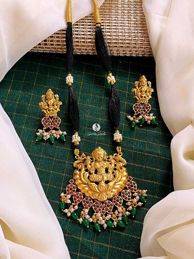 Black Threads Laxmi Pendant with Earring - BB0010