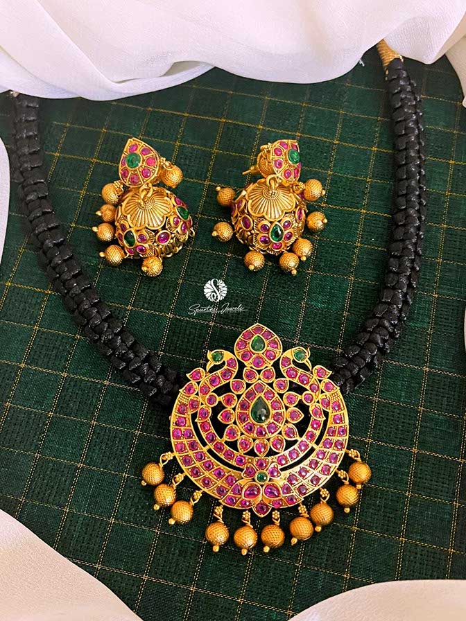 Black Threads Elegant Kempu Kundan Necklace - BB0021