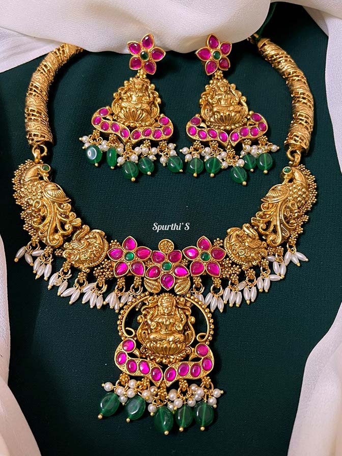 Elegant Laxmi Pendant with Earrings - HJ0034