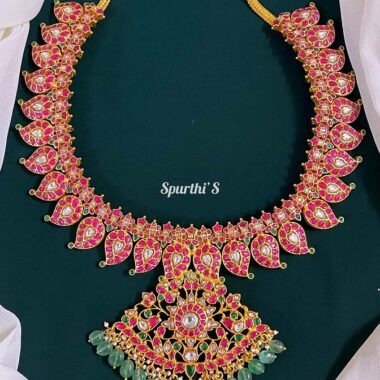 Jadau Necklace with Elegant Pendant - NK0024