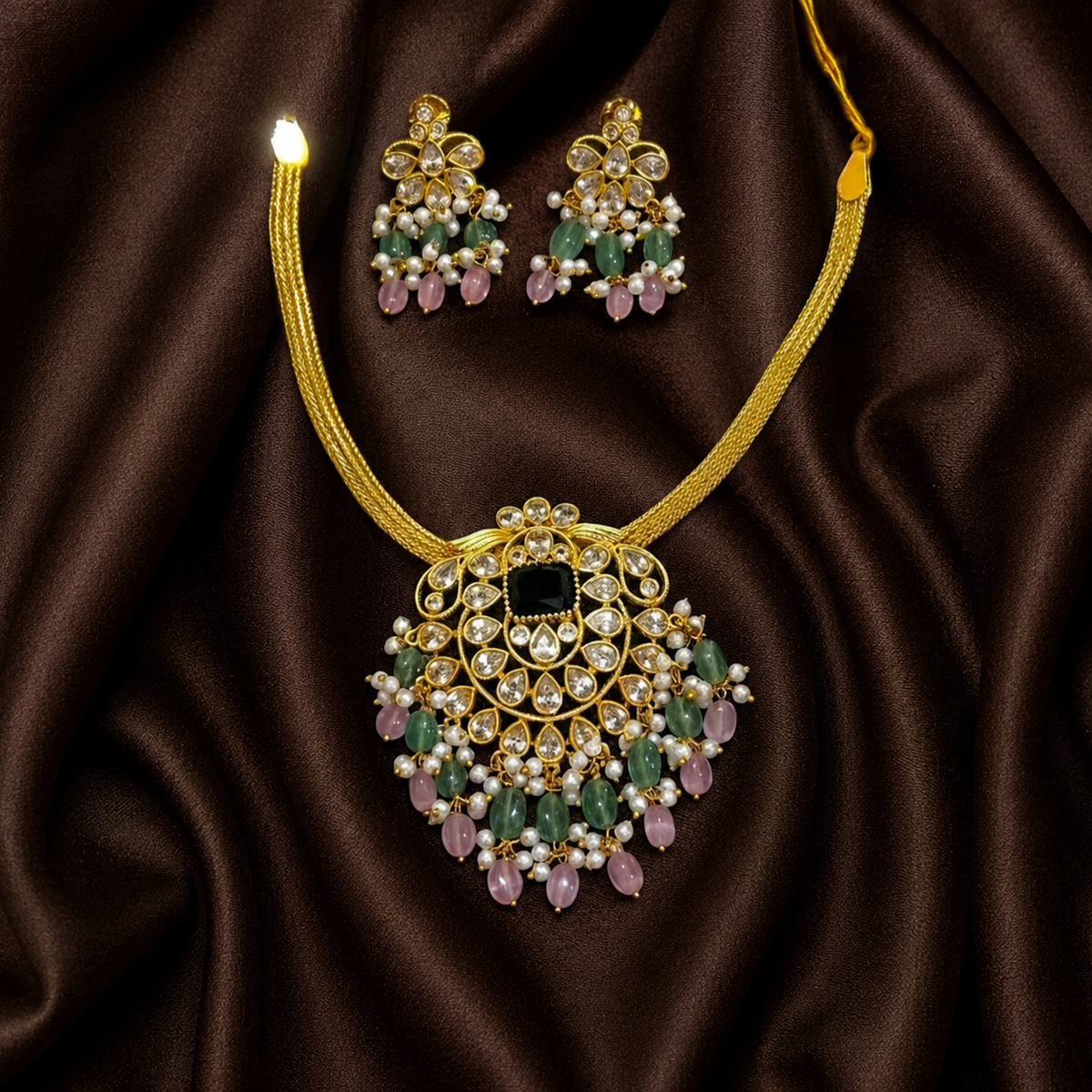 Gold Polish Nanu Chain With Beautiful Pendant - NN00899