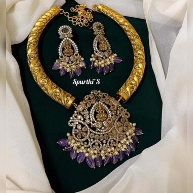 Elegant Victorian Pendant Necklace with Earrings - NV0017