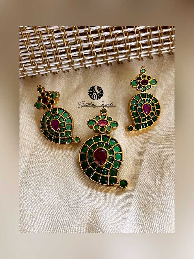 Emerald Color Mango Pendant with Earrings - PN0007