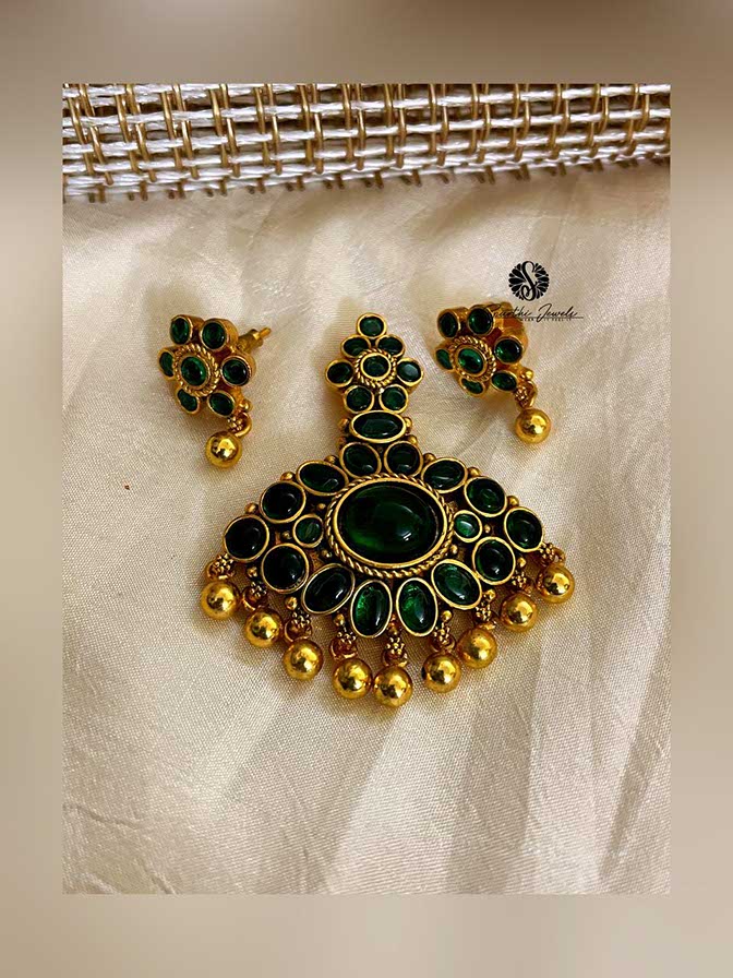 Emerald Color Laxmi Pendant with Earrings - PN0009