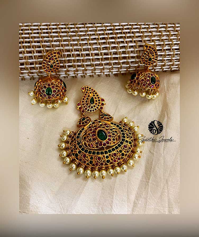 Emerald Color Laxmi Pendant with Earrings - PN0010