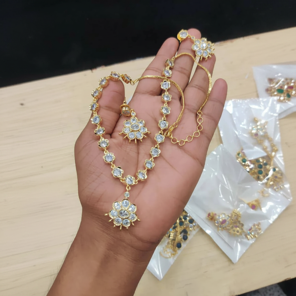 Beautiful Stone Necklace With Flower Pendant in Gold Polish - NN00904