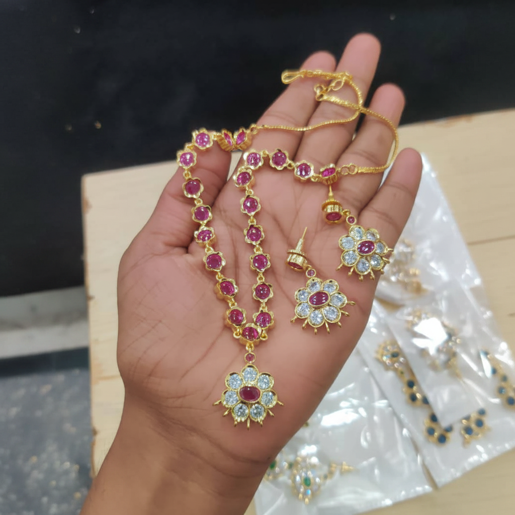 Beautiful Stone Necklace With Flower Pendant in Gold Polish - NN00904