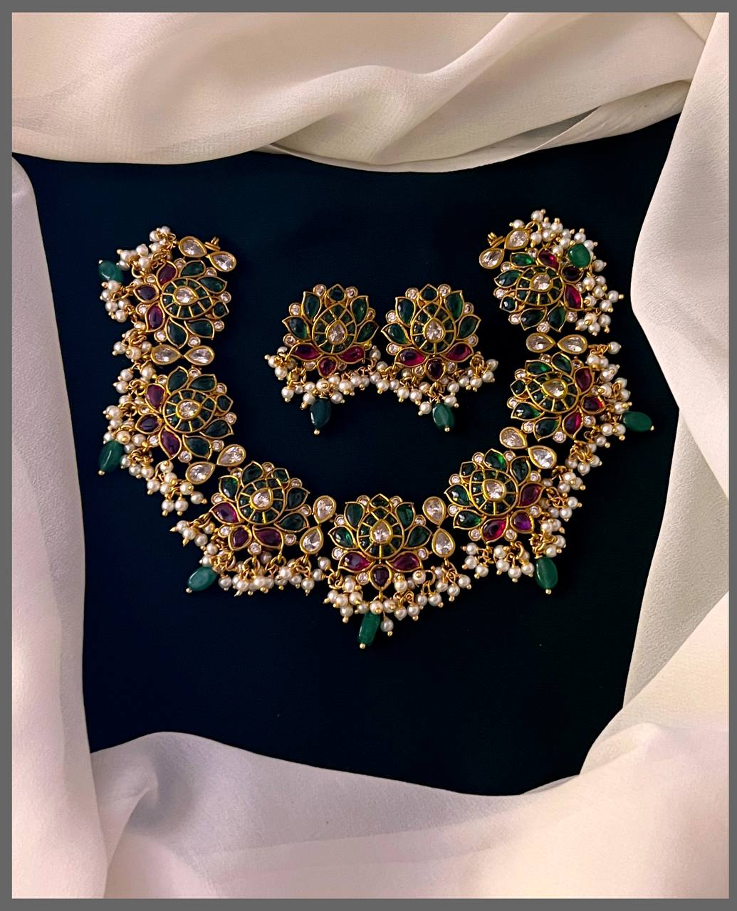 Beautiful Lotus Necklace In Jadau - KN00400