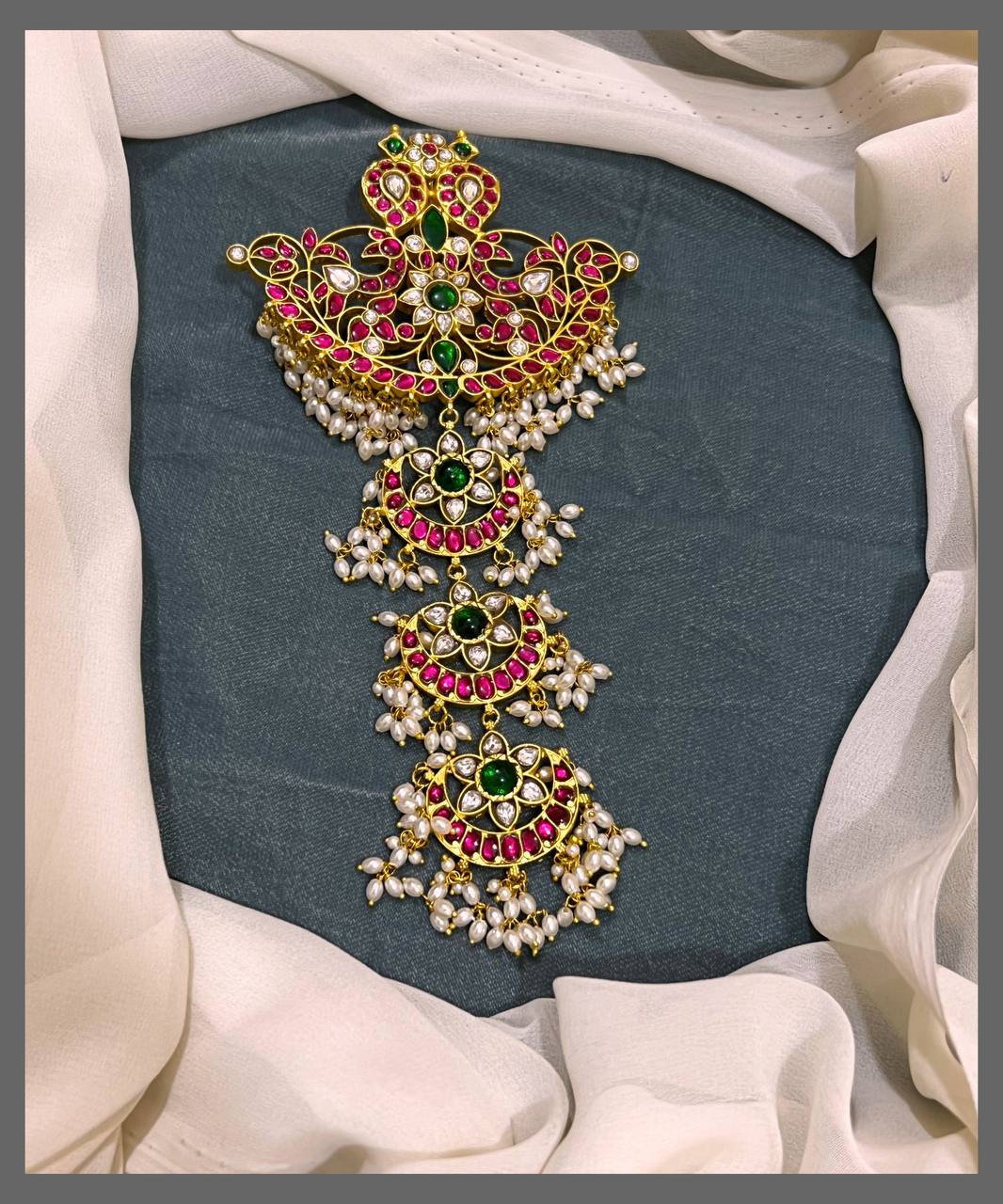 White Pearl Peacock Jada Billa - HA00100