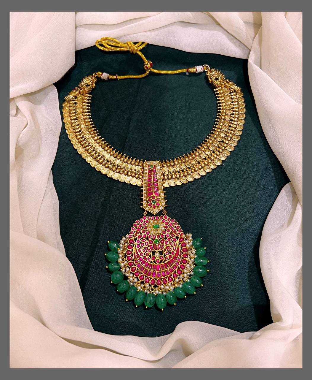 Small Kasu Necklace With Jadau Kundan Pendent - KN00505