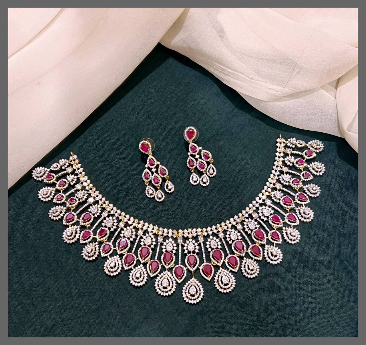 Beautiful White Lady Necklace in Diamond - DN0051