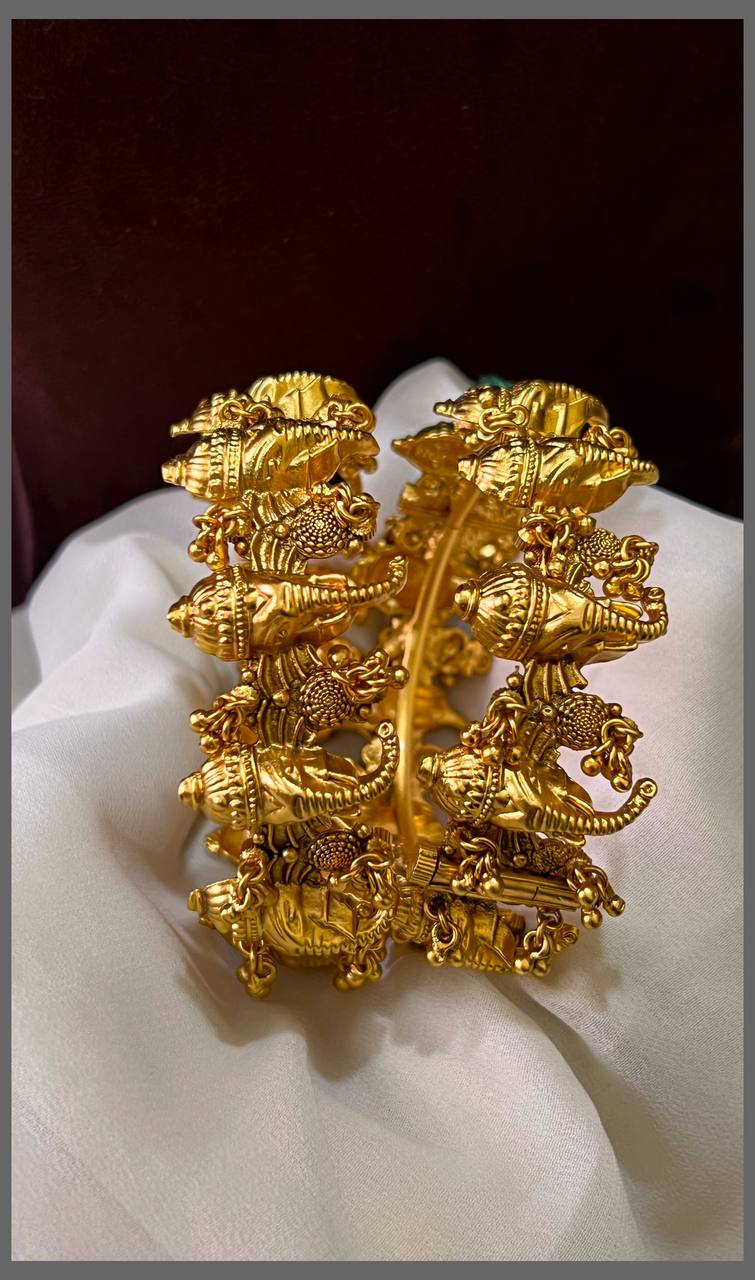 Gajekesari Bangle in Kundan - BG00316