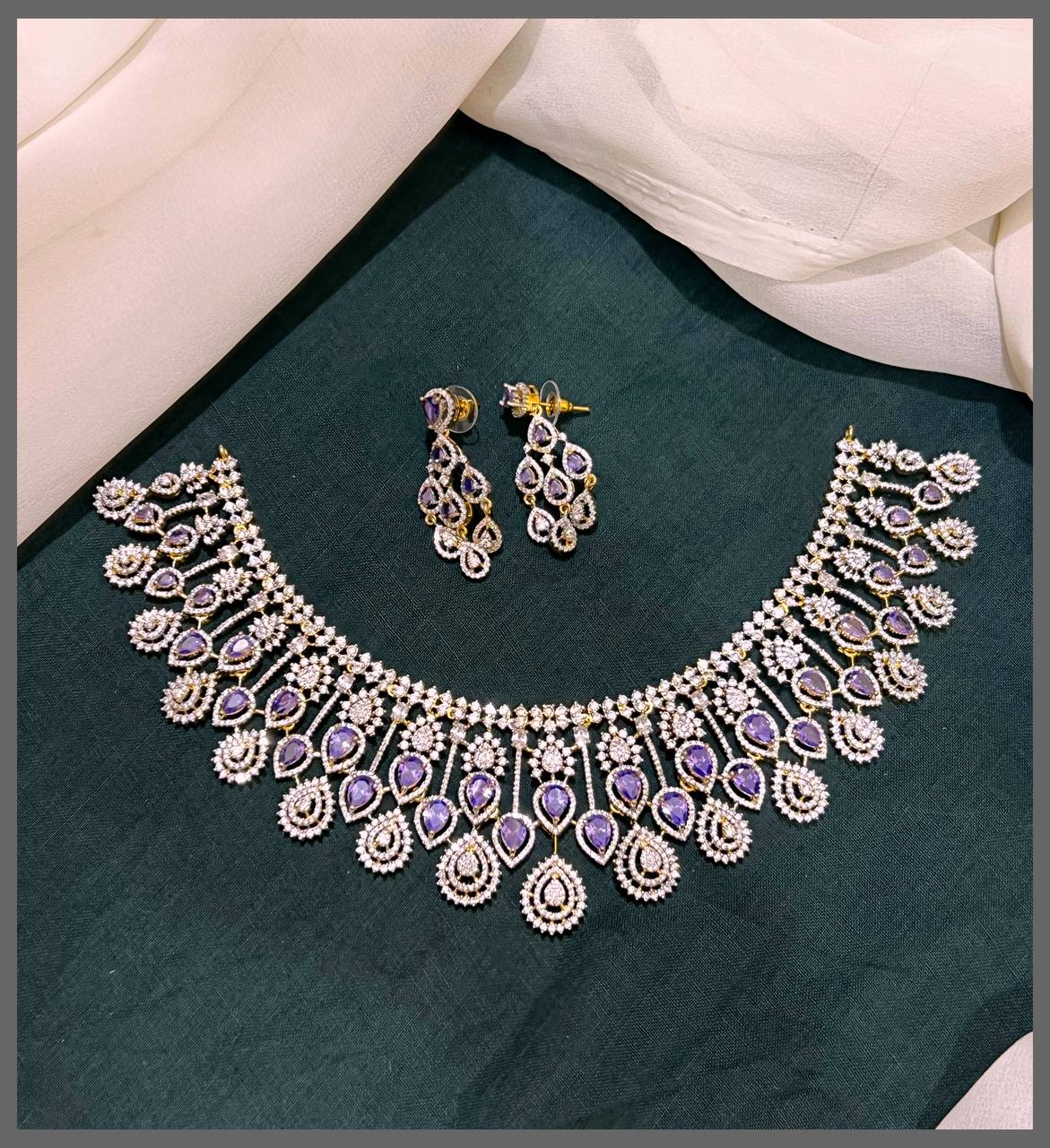 Beautiful White Lady Necklace in Diamond - DN0051