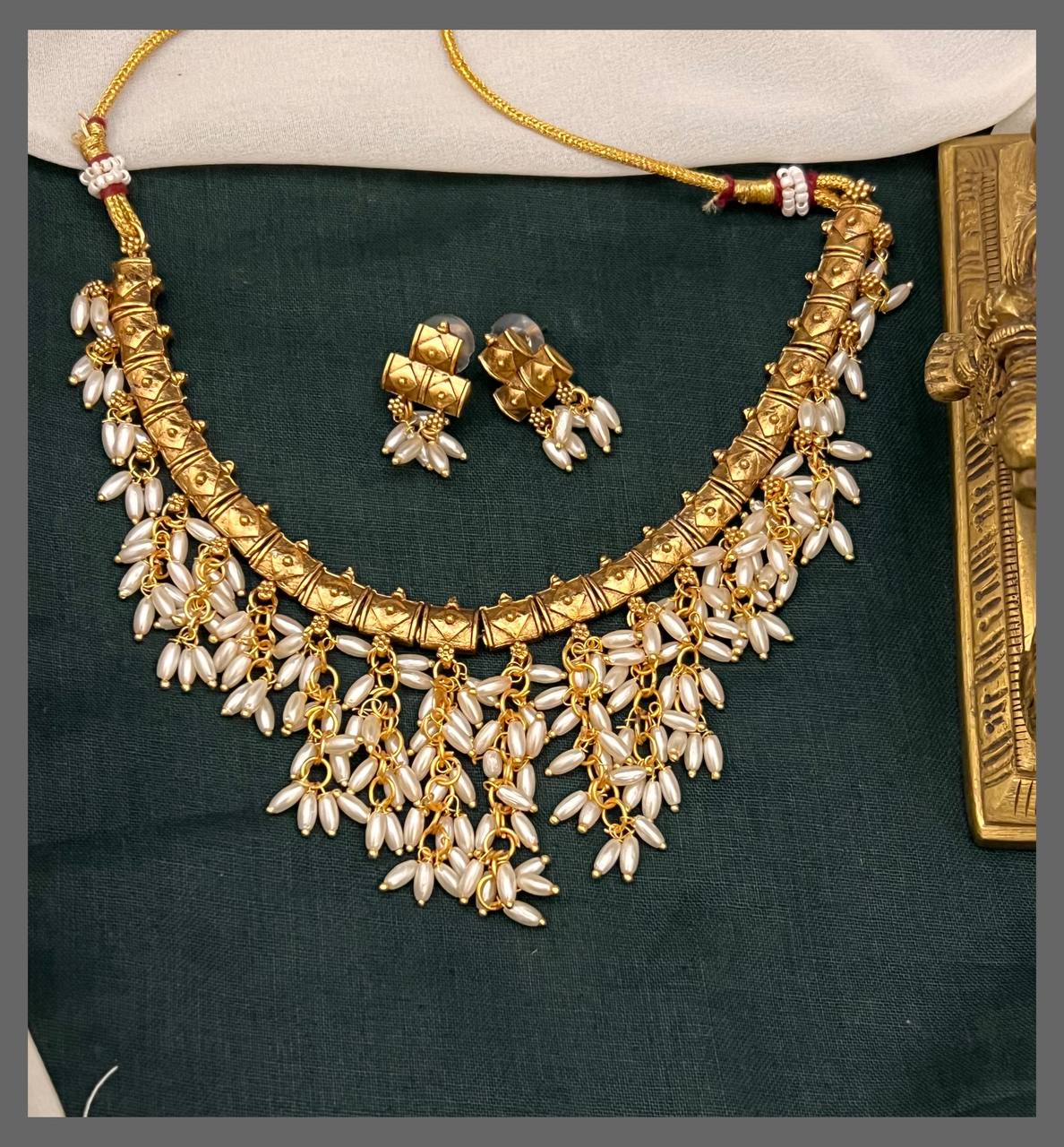 Kante Necklace with Rice Pearl Hugging in Nakshi - NN00766