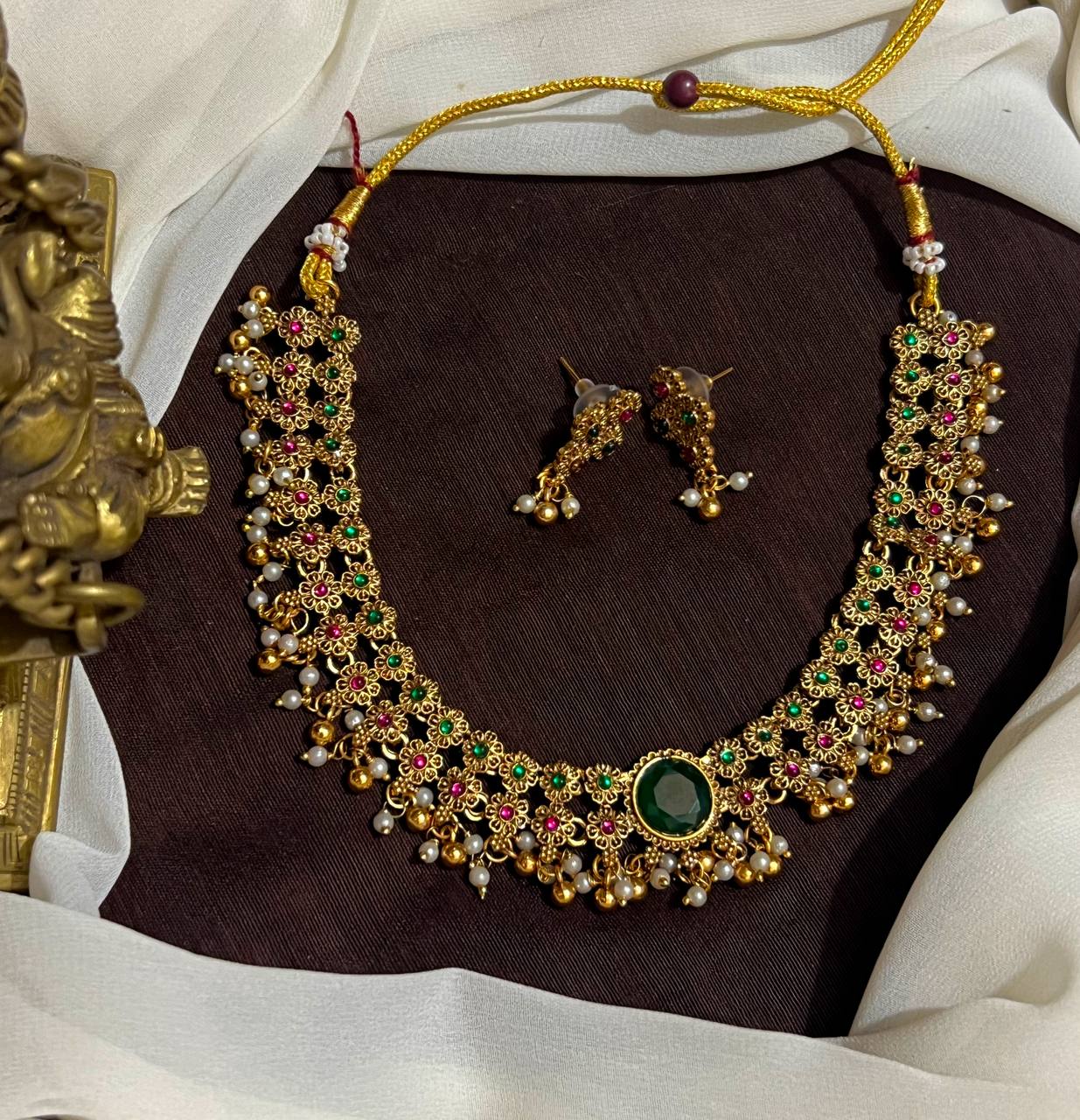 Antique Polish Necklace with Pearls and Gold Balls - NN0023