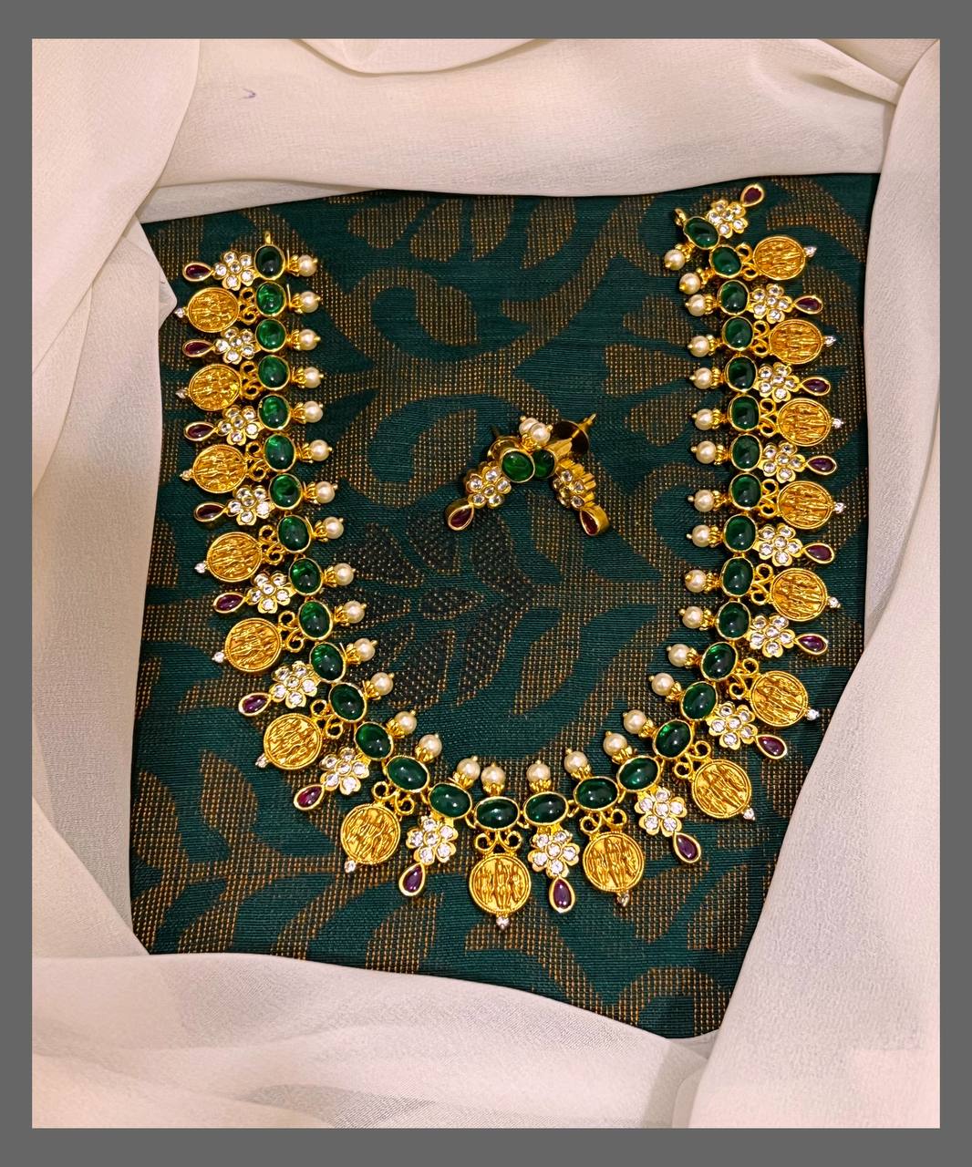 Emerald Necklace With Lord Ram Parivar In Nakshi - NN00313