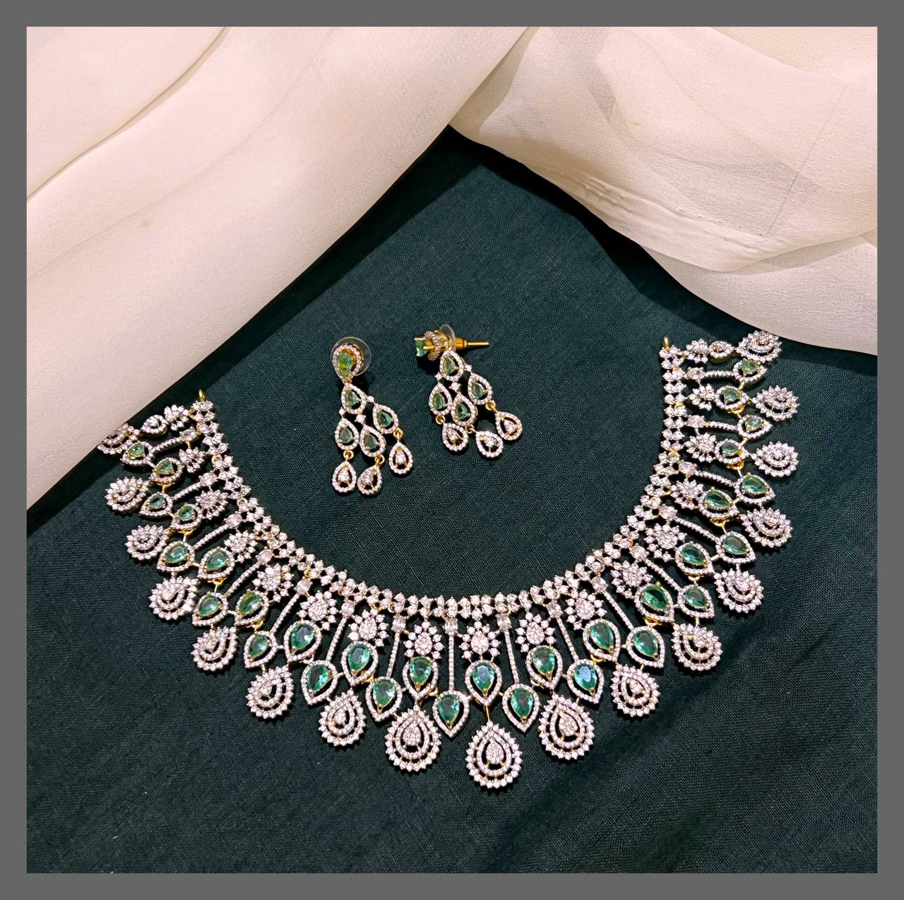 Beautiful White Lady Necklace in Diamond - DN0051