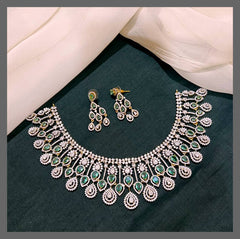 Beautiful White Lady Necklace in Diamond - DN0051