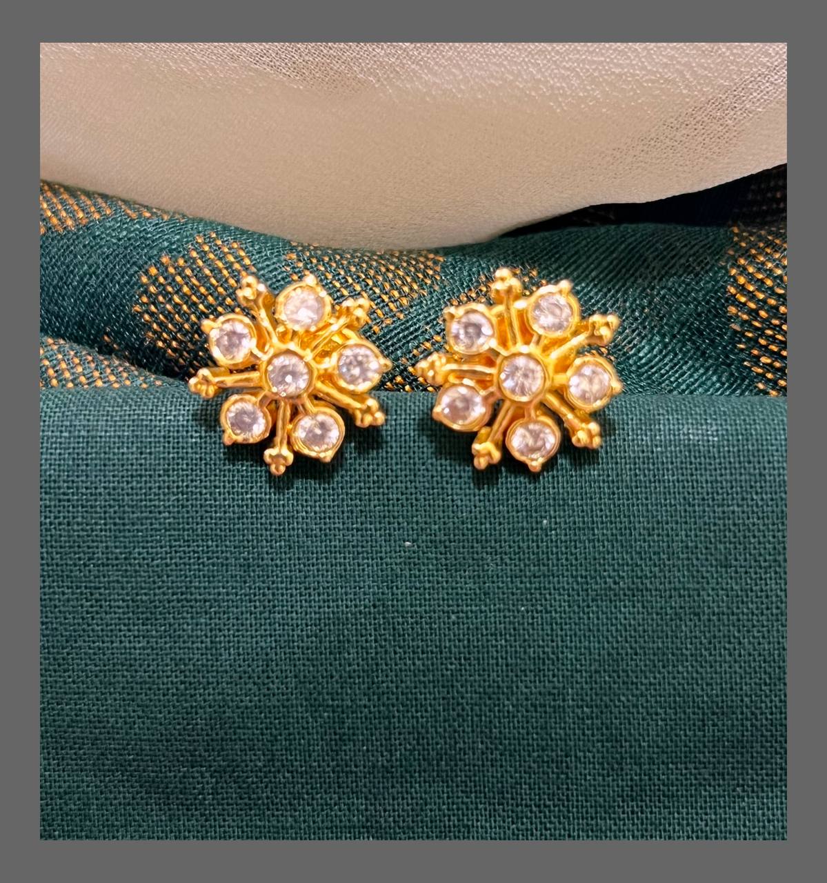 Beautiful White Stone Flower Stud - NE00406