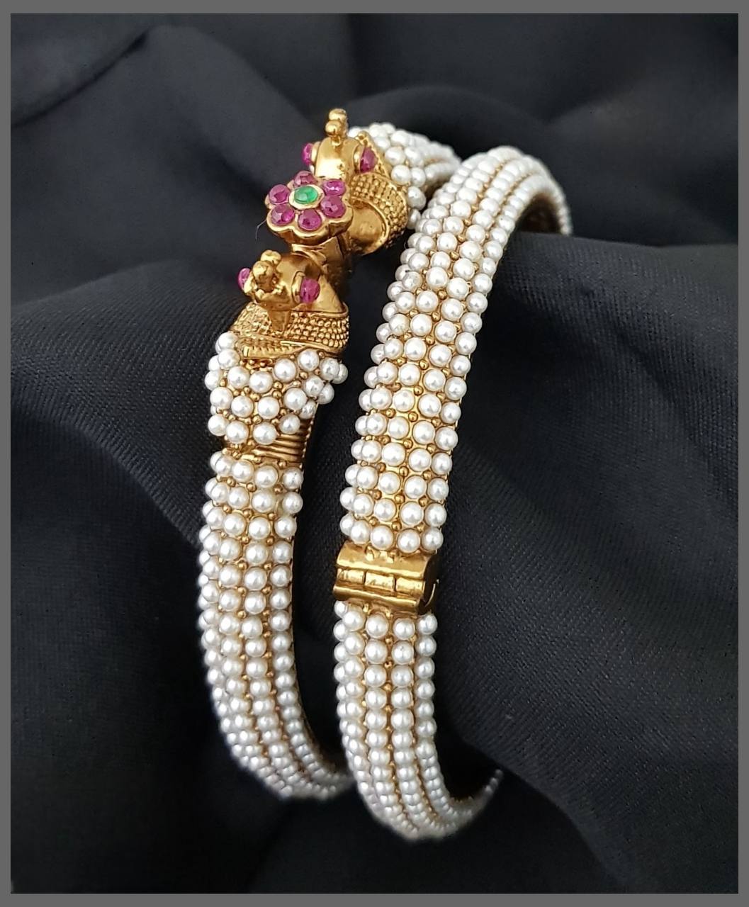 Pearl Bangle with Screw - BG00196