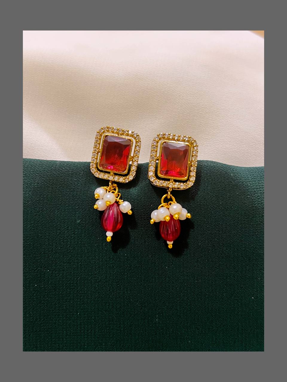 Stone Earrings With Pearls In Victorian - VE00166