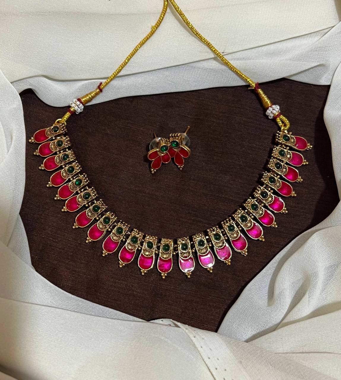 Leaf Painted Necklace - NN0074