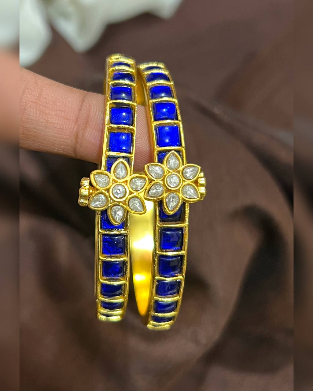 Jadau Screw Openable Single Line Bangle With Flower - BG00650