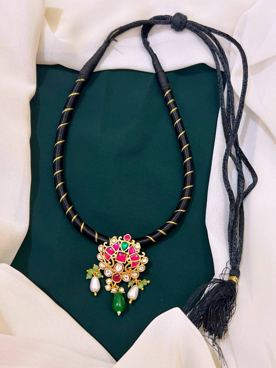 Black Dori Flower in Jadau Kundan Necklace - KN0099