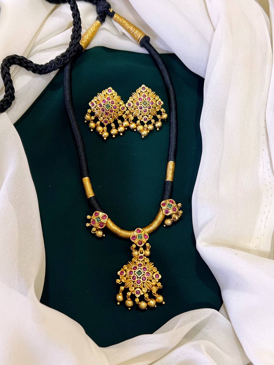 Black Dori Flower Kundan Neckles - BD0031