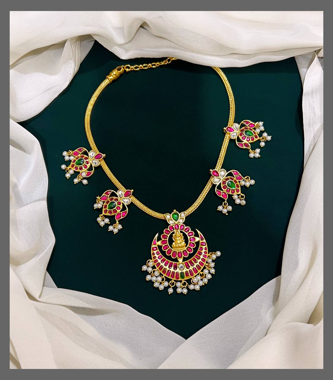Vintage Jadau Lakshmi Set - KN00371