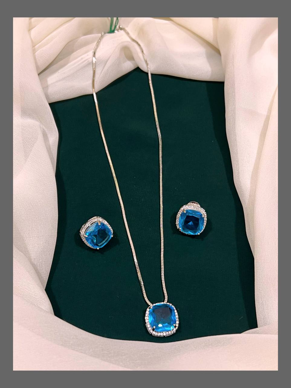 Beautiful Stones Pendent In Diamond Necklace - DN0037