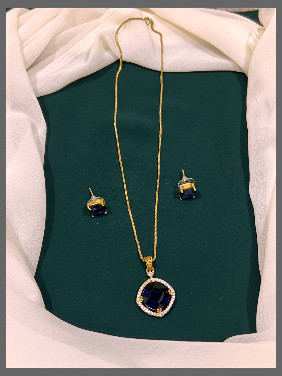 Beautiful Blue Stone Pendent Necklace In Diamond - DN0041