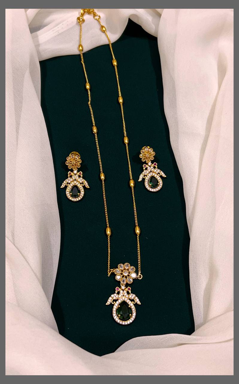 Beautiful Double Peacock With Emerald Stone Pendent - VN00100