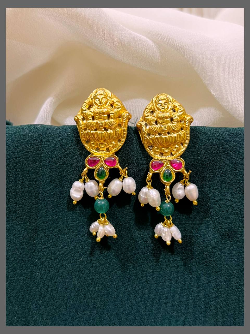 Beautiful Lakshmi Earrings In Kundan - KE00458