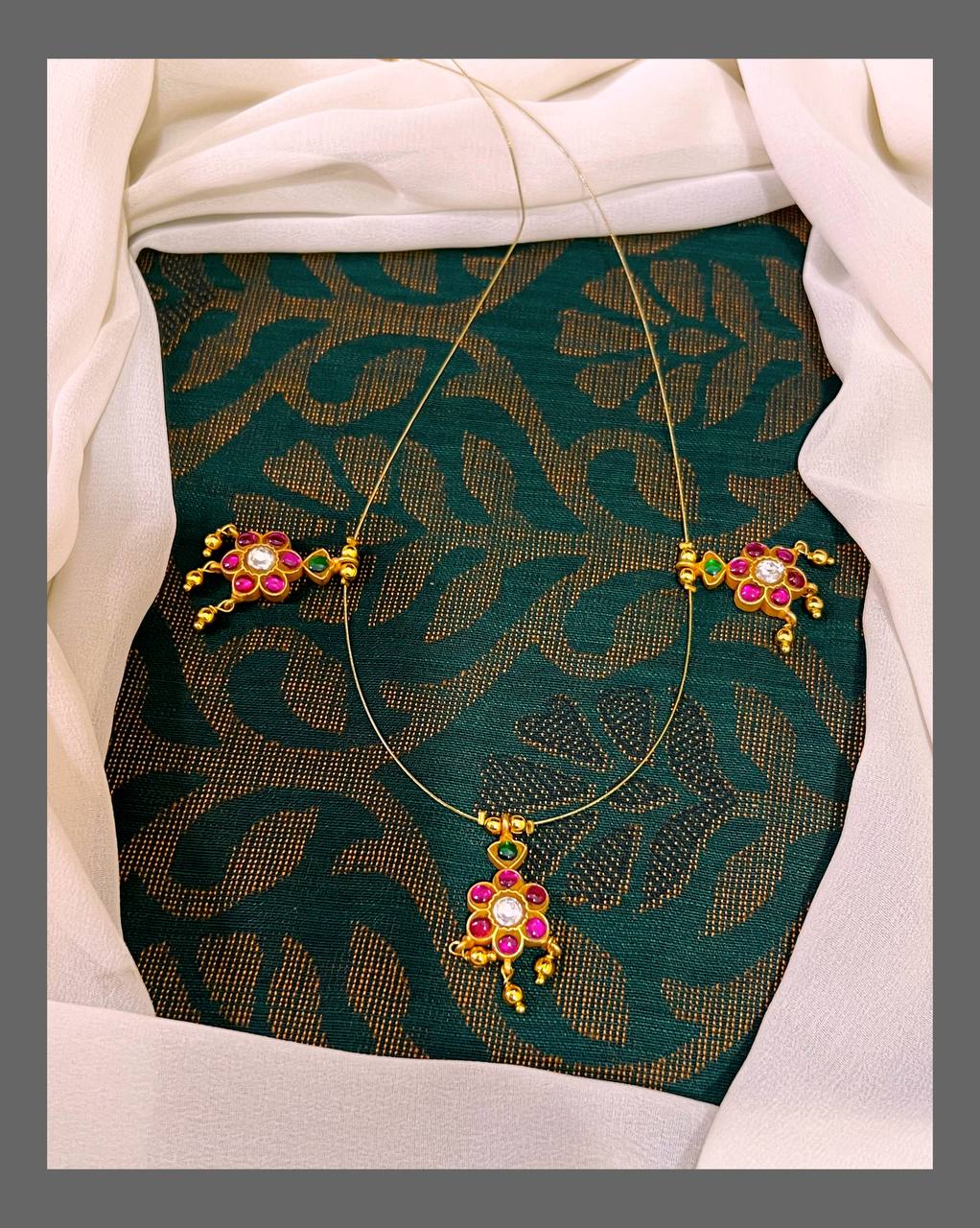 Beautiful Ruby Flower Invisible Chain In Kundan - KN00433