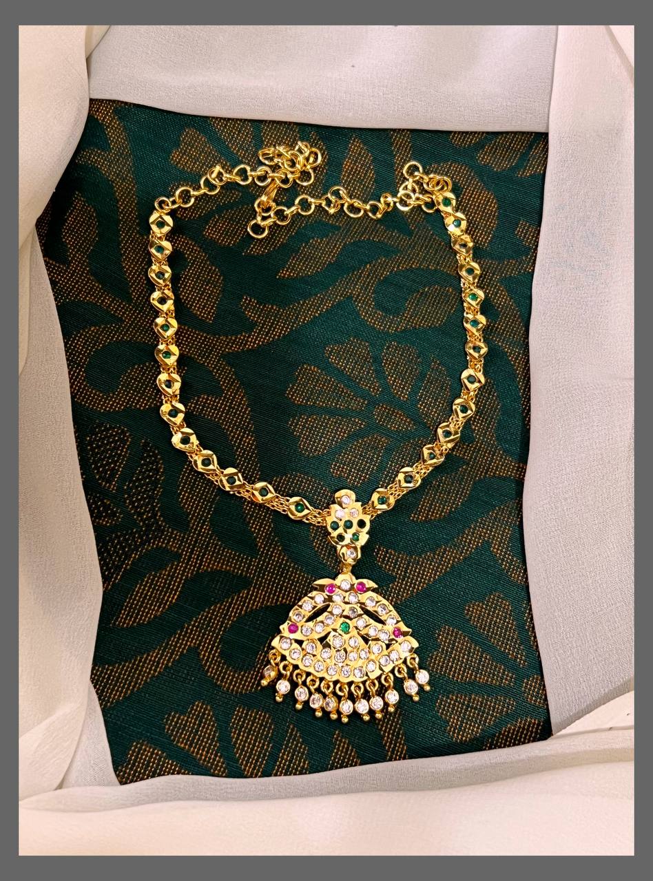 Vintage Collection Emerald Stone Heart Necklace In Nakshi - NN00330
