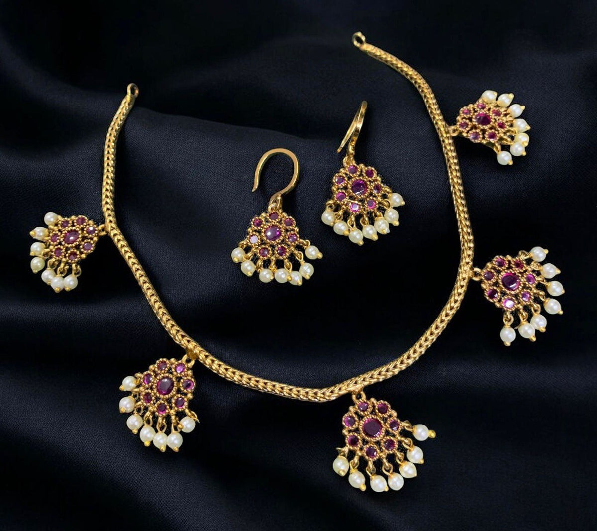 Beautiful Flower Necklace With Pearls - NN00444