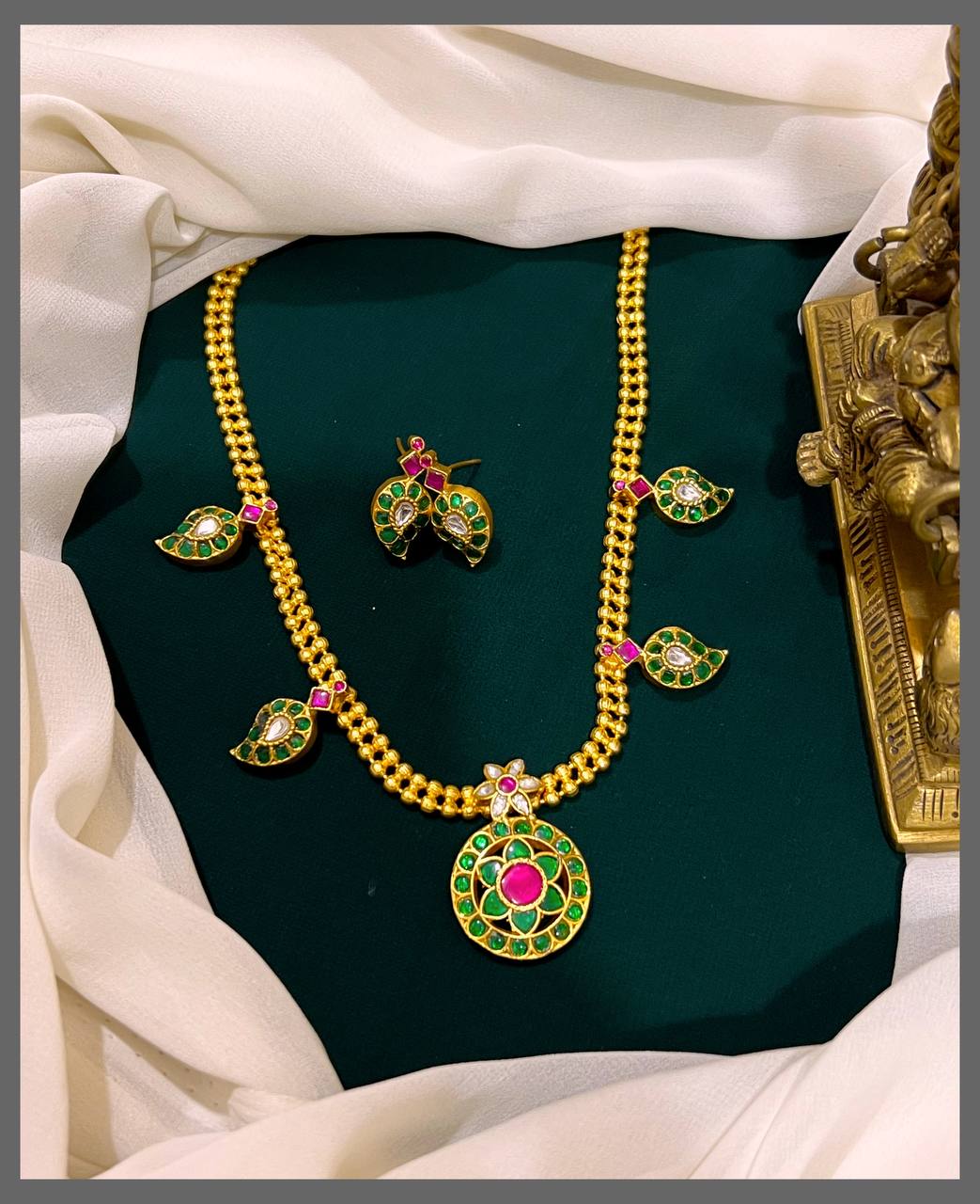 Emerald Mango and Flower Necklace In Kundan - KN00470