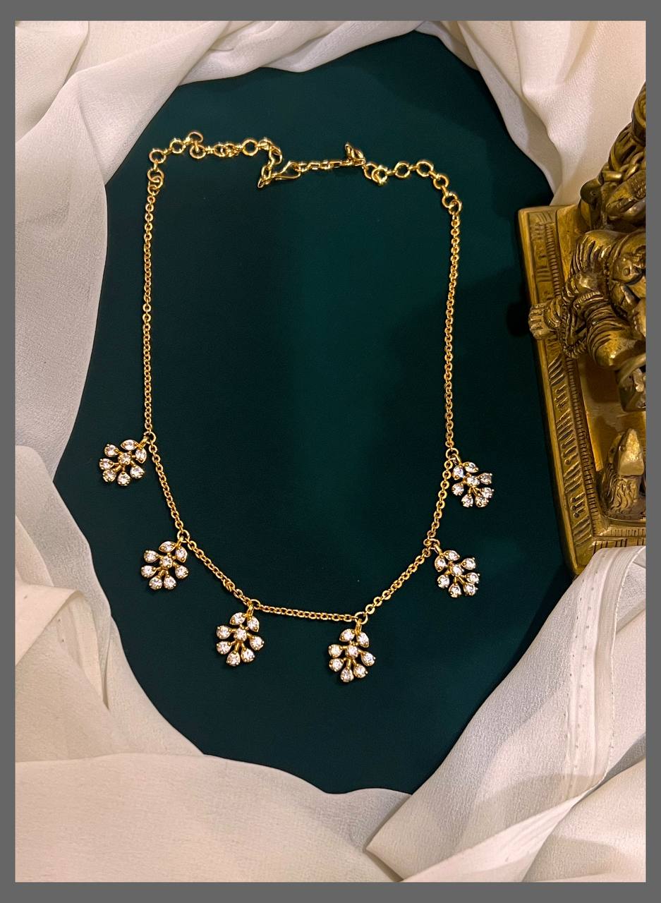 Beautiful Chain With Small Flowers - NN00448