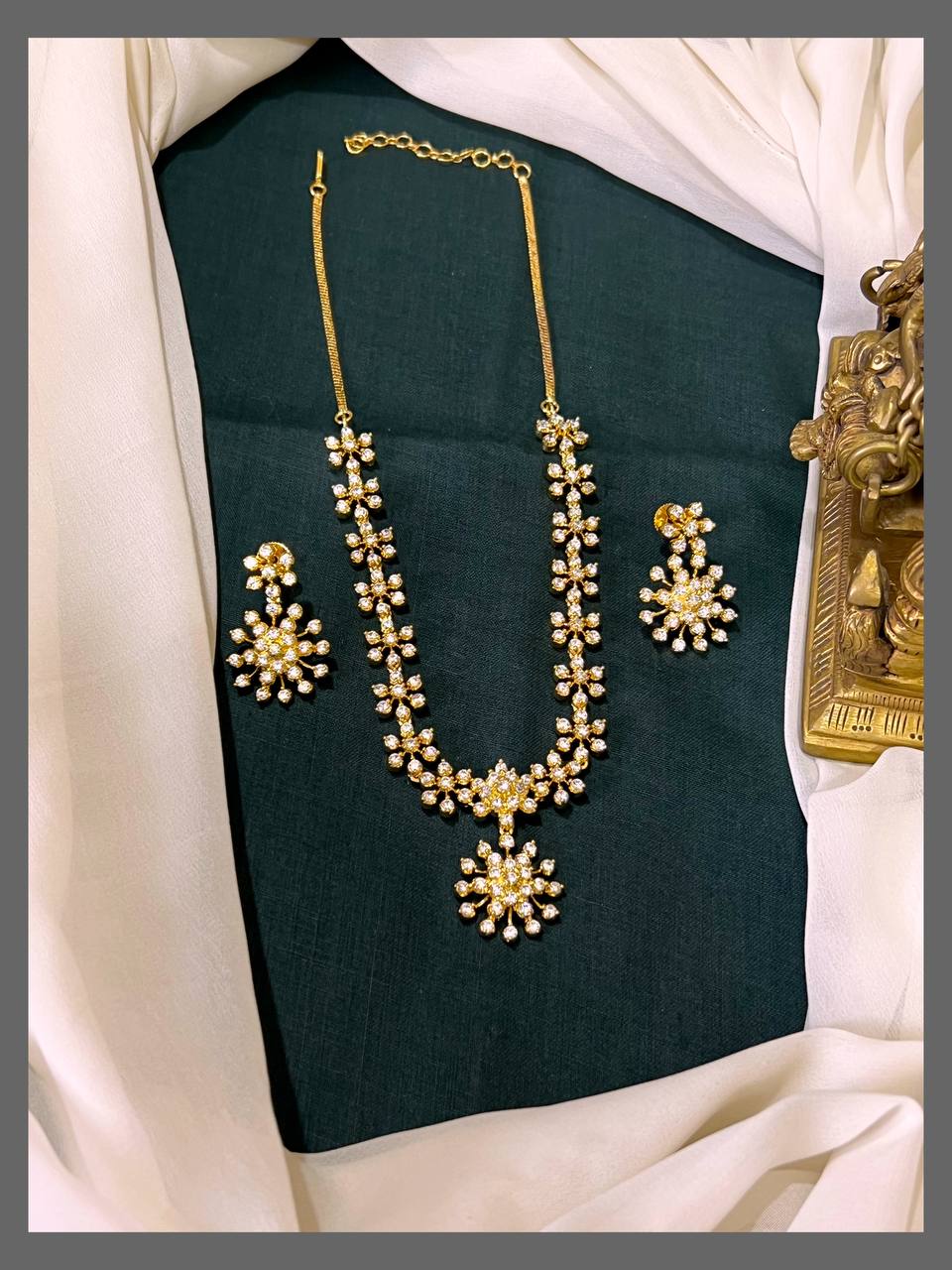 White Stone Necklace In Nakshi - NN00462