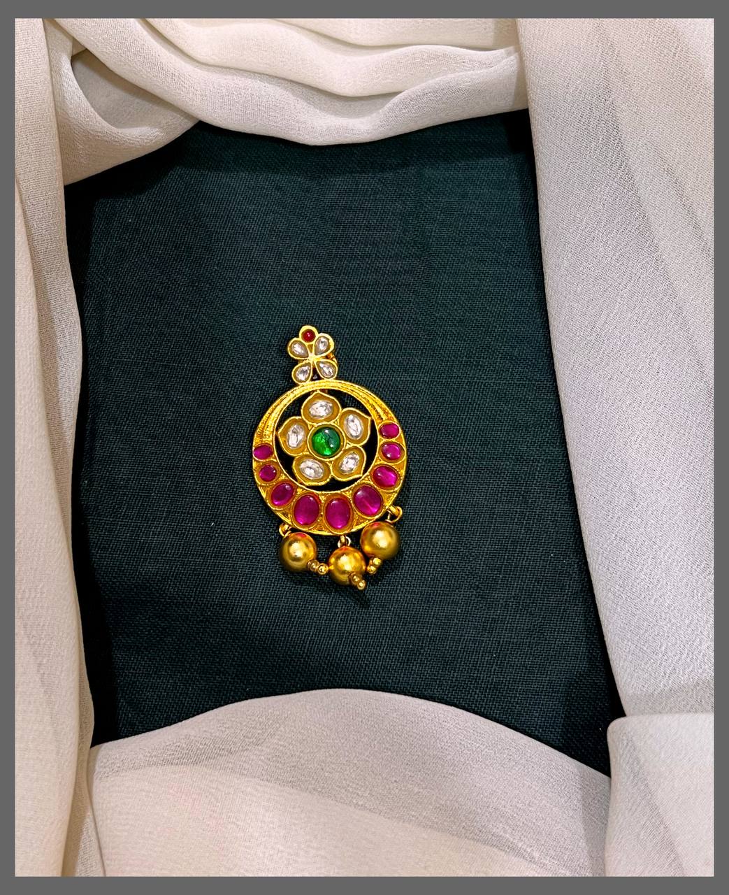 Beautiful Kundan Pendant - KP00173